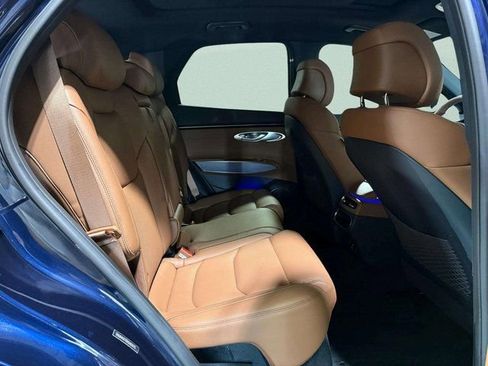 Used 2025 Genesis GV70 2.5T w/ Advanced Package image 29