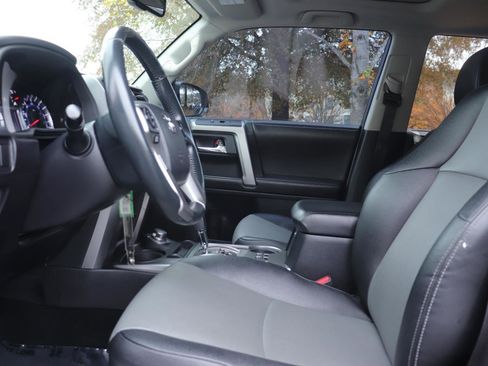 Used 2015 Toyota 4Runner SR5 Premium image 11