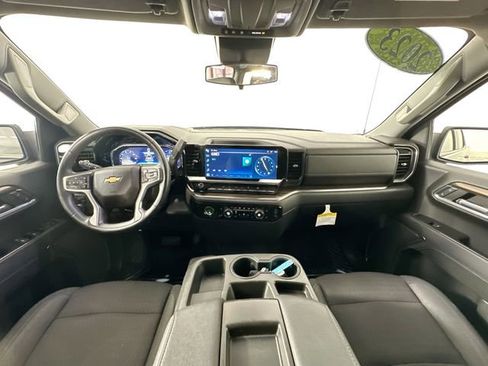 Used 2023 Chevrolet Silverado 1500 LT image 3