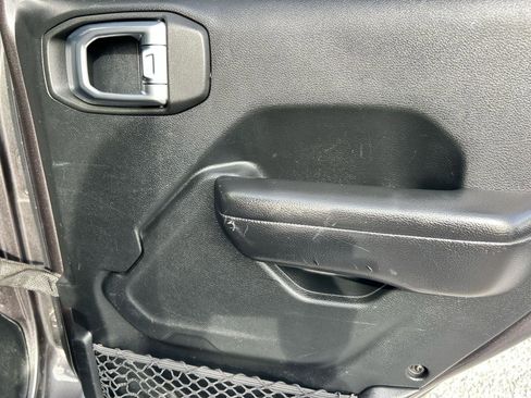 Used 2018 Jeep Wrangler Unlimited Sport S image 13