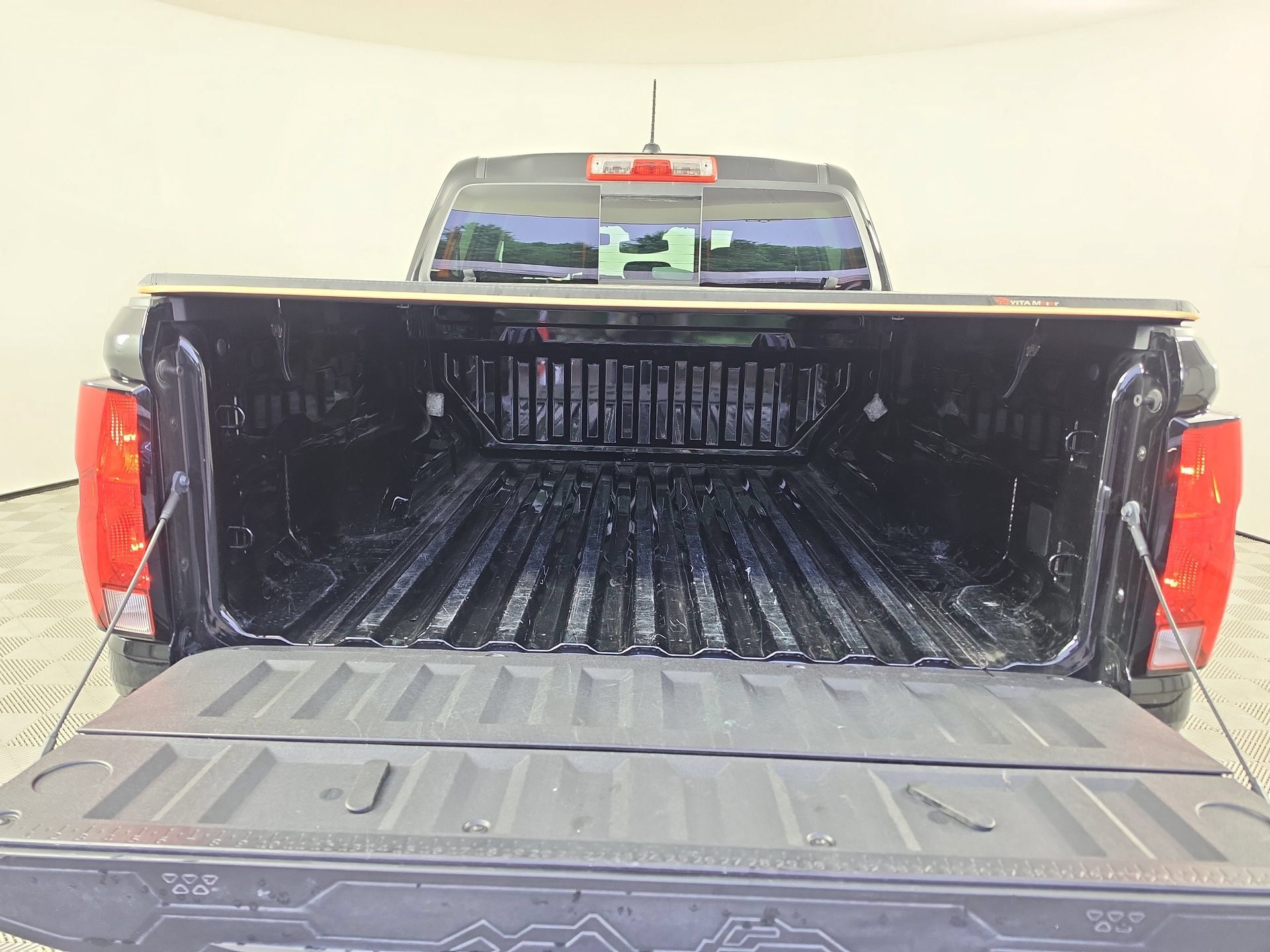 Used 2024 Chevrolet Colorado Trail Boss w/ Technology Package AWD/4WD image 11