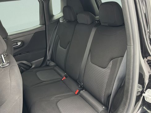 Used 2021 Jeep Renegade Latitude AWD/4WD image 10