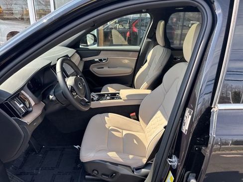Used 2025 Volvo XC90 B5 Plus image 20