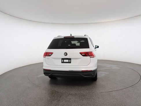 Used 2021 Volkswagen Tiguan SE R-Line image 15