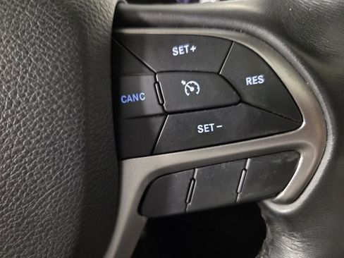 Used 2020 Jeep Grand Cherokee Laredo w/ Laredo X Package RWD image 17