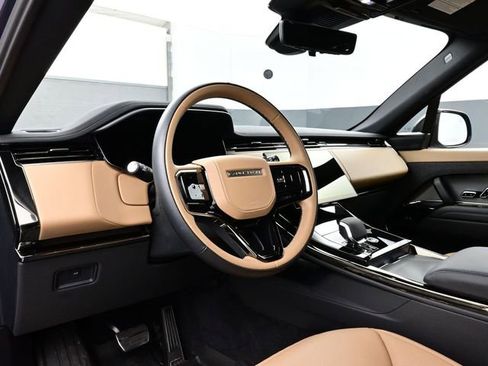 Used 2025 Land Rover Range Rover Sport Dynamic SE image 4