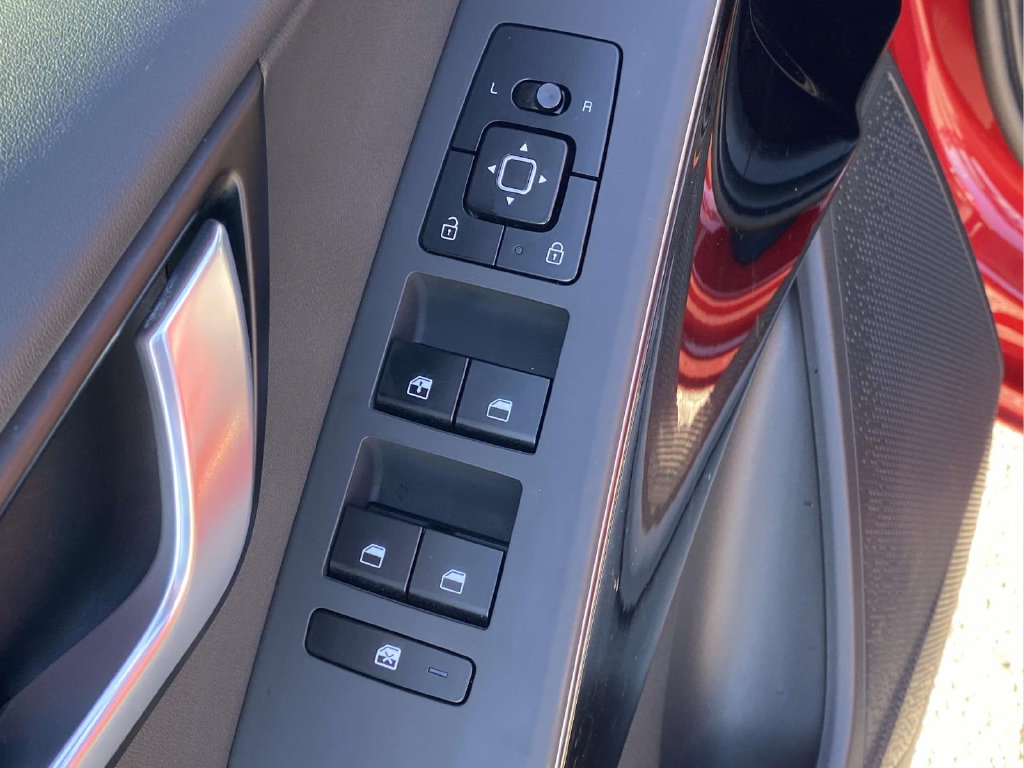 Used 2025 Kia Niro EX FWD image 16