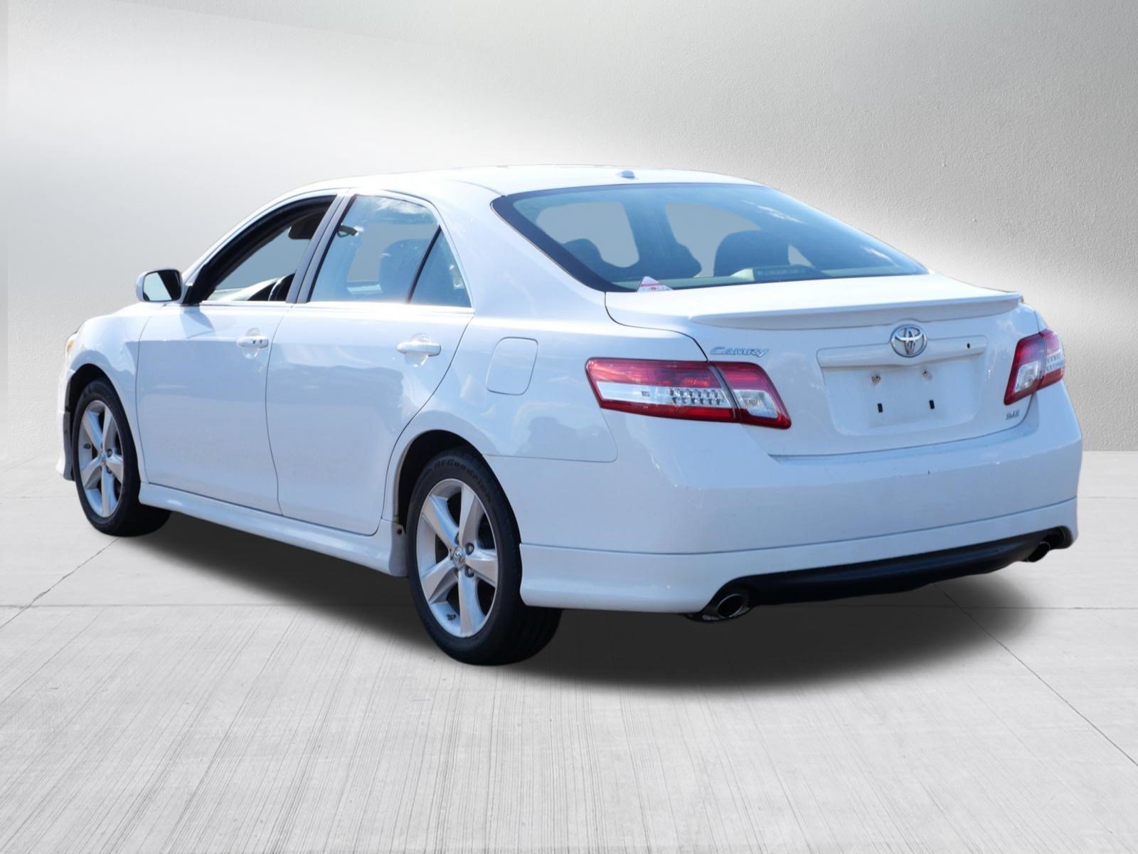 Used 2011 Toyota Camry SE w/ Sport Leather Pkg FWD image 5