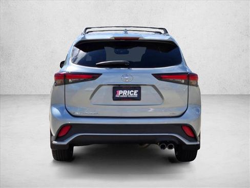 Used 2024 Toyota Highlander XSE image 6