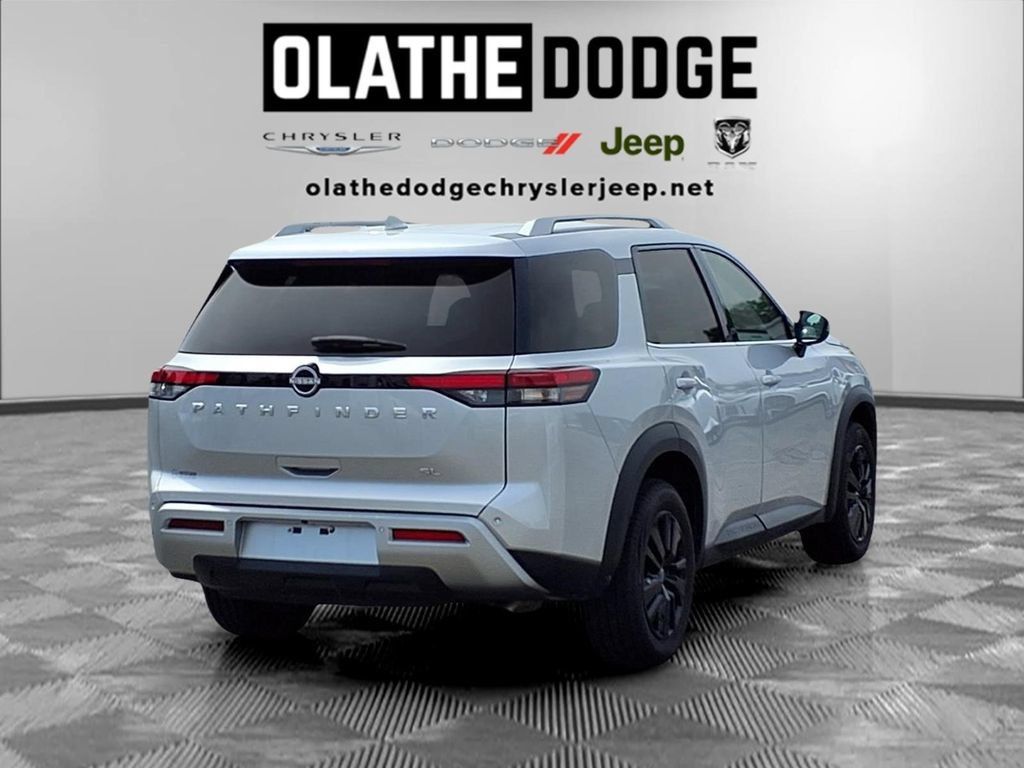 Used 2025 Nissan Pathfinder SL FWD image 32