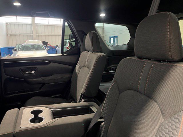 Used 2025 Honda Pilot Sport image 19