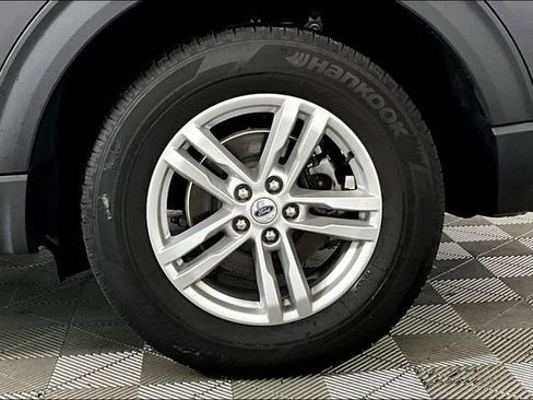 Used 2023 Ford Explorer XLT w/ Equipment Group 202A image 8