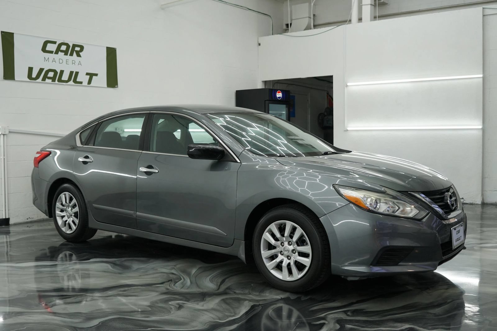 Used 2017 Nissan Altima 2.5 S w/ Power Driver Seat Package FWD image 4