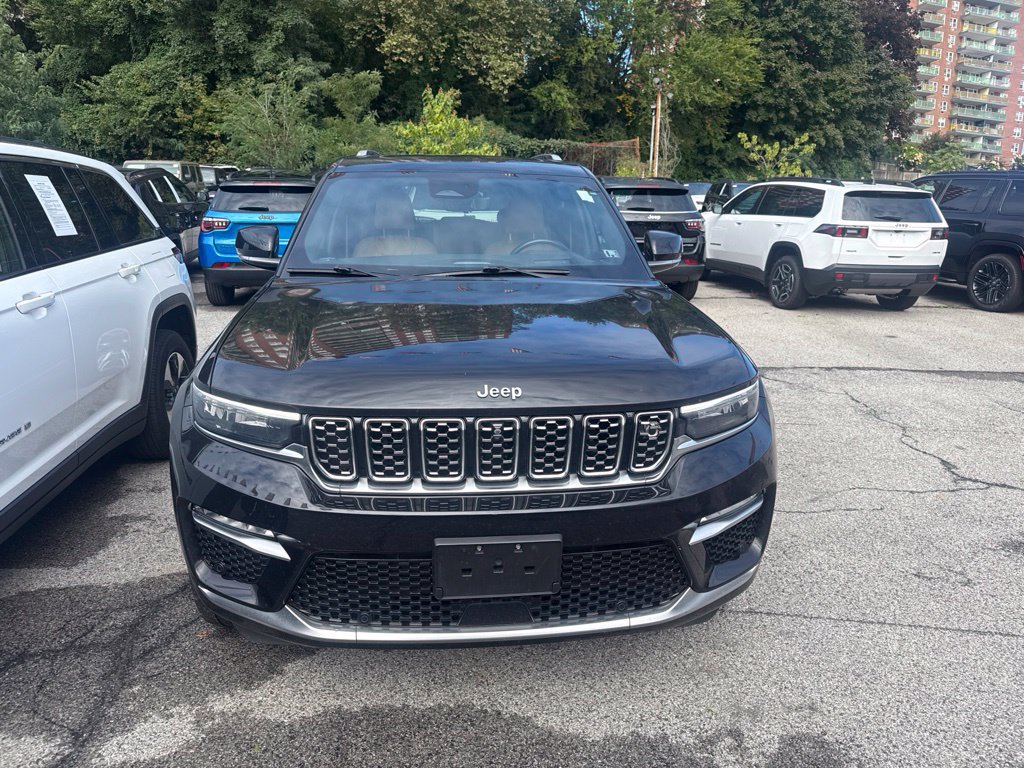 Used 2023 Jeep Grand Cherokee Summit w/ Advanced Protech Group IV AWD/4WD image 2