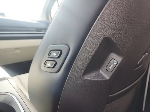 New 2026 Kia Carnival EX FWD image 26