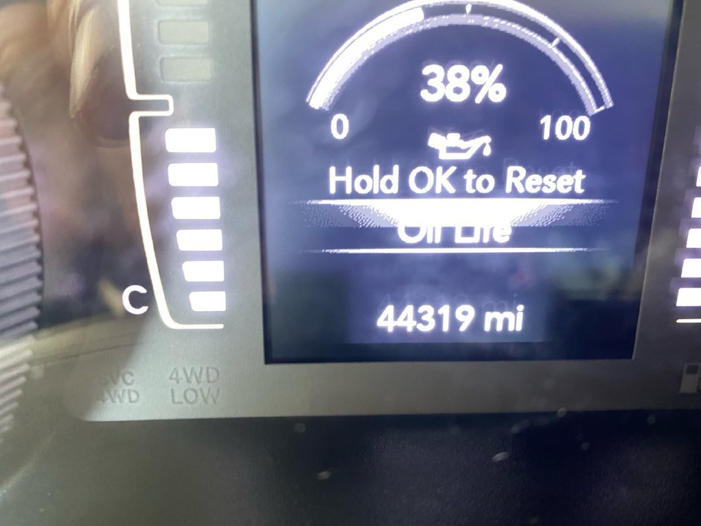Used 2019 Jeep Cherokee Latitude Plus FWD image 32