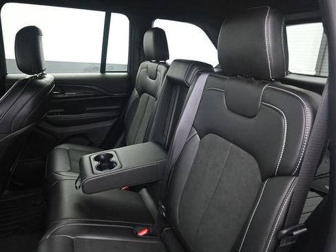Used 2023 Jeep Grand Cherokee Altitude AWD/4WD image 23