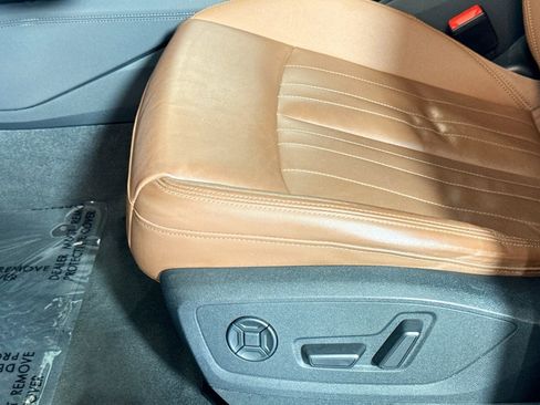 Used 2022 Audi e-tron Premium image 17