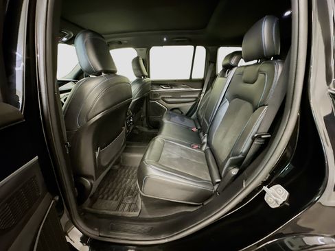 Used 2022 Jeep Grand Cherokee Trailhawk w/ Luxury Tech Group III image 29