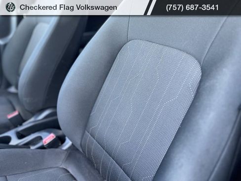 Used 2021 Hyundai Venue SE image 18