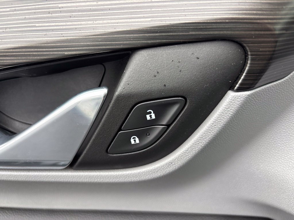 Used 2024 GMC Terrain SLE FWD image 17