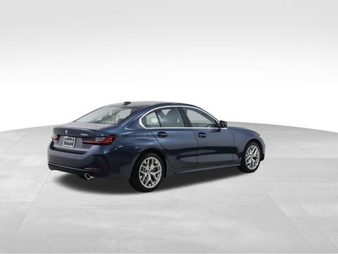 Used 2025 BMW 330i xDrive Sedan w/ Premium Package image 5