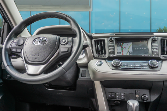 Used 2018 Toyota RAV4 Limited w/ Advanced Technology Package AWD/4WD image 31