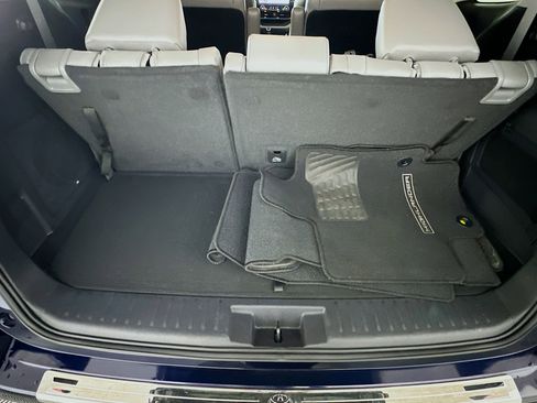Used 2024 Toyota Highlander Platinum FWD image 30