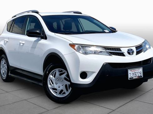 Used 2015 Toyota RAV4 LE AWD/4WD image 2