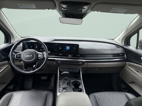 Used 2025 Kia Carnival FWD image 25