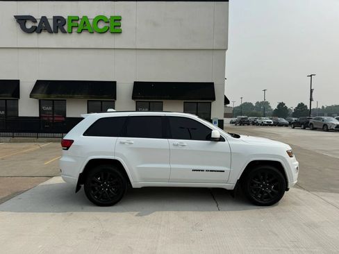 Used 2021 Jeep Grand Cherokee Laredo X AWD/4WD image 18