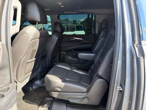 Used 2019 Cadillac Escalade ESV Luxury AWD/4WD image 19