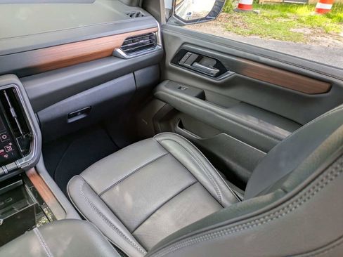 Used 2025 GMC Yukon Denali RWD image 17