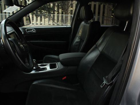 Used 2017 Jeep Grand Cherokee Altitude image 15