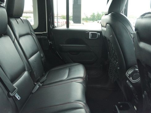 Used 2018 Jeep Wrangler Unlimited Rubicon AWD/4WD image 15