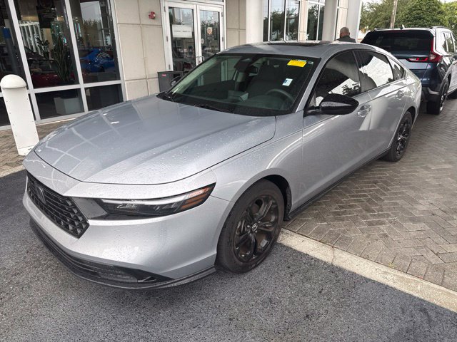 Used 2025 Honda Accord SE image 4