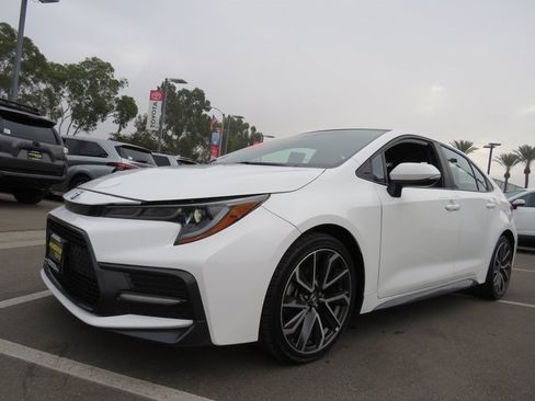 Used 2022 Toyota Corolla SE image 3