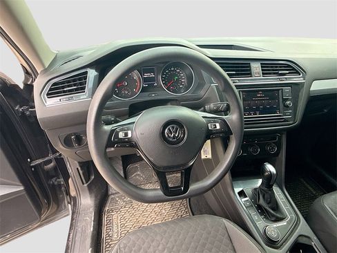 Used 2018 Volkswagen Tiguan S image 11