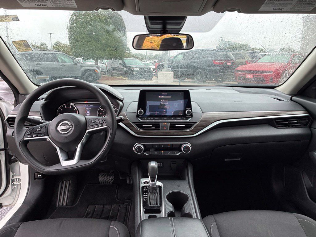 Used 2025 Nissan Altima 2.5 SV AWD/4WD image 17
