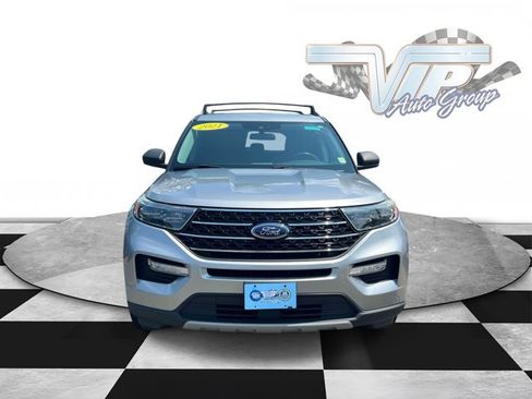 Used 2021 Ford Explorer XLT w/ Equipment Group 202A AWD/4WD image 2