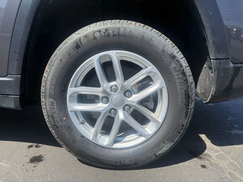 Used 2023 Jeep Grand Cherokee L Laredo AWD/4WD image 29