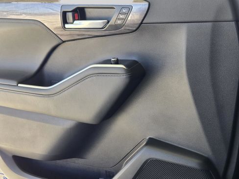 Used 2021 Toyota Highlander Platinum image 22