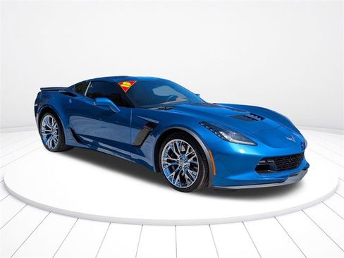 Used 2015 Chevrolet Corvette Z06 w/ 3LZ Preferred Equipment Group image 2