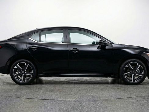 Used 2025 Nissan Sentra SV FWD image 11