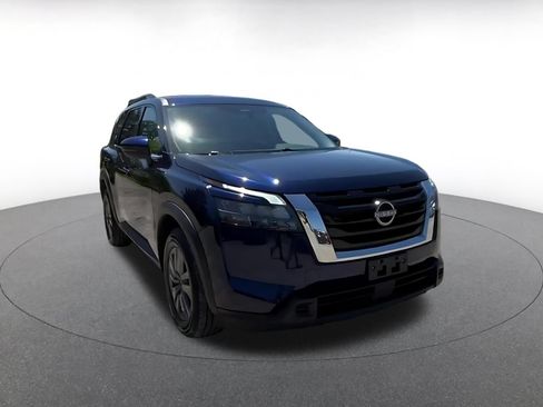 Used 2025 Nissan Pathfinder SV AWD/4WD image 3