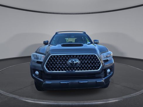 Used 2018 Toyota Tacoma TRD Sport w/ Technology Package AWD/4WD image 3