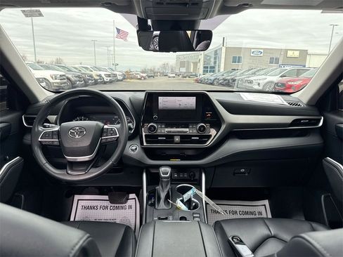 Used 2023 Toyota Highlander XLE image 10