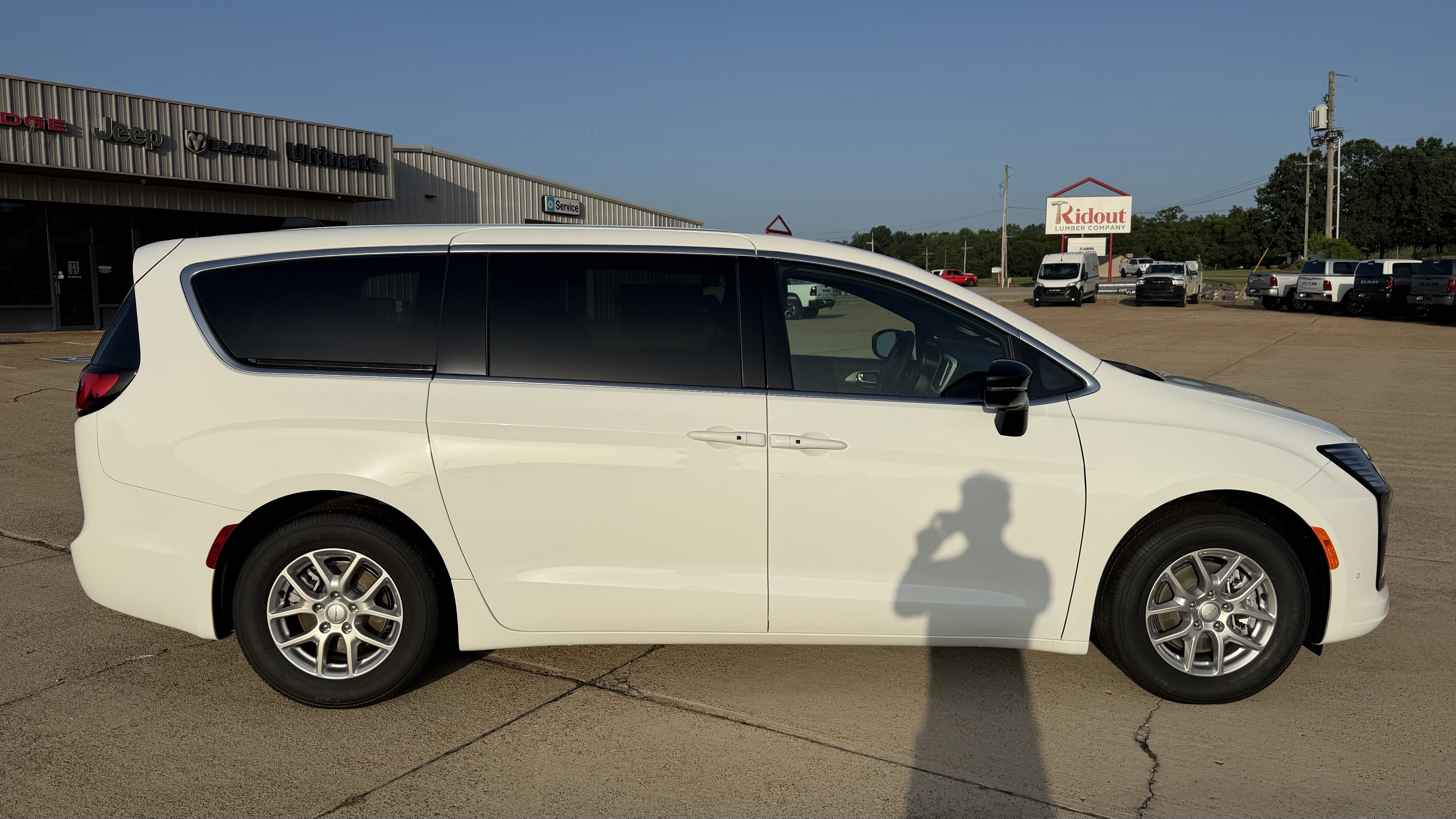 New 2027 Chrysler Pacifica Select w/ Family Tech Group FWD image 10