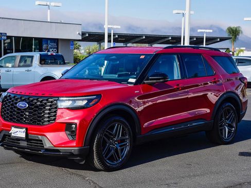 Used 2025 Ford Explorer ST-Line w/ Premium Package image 3