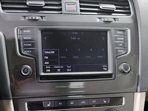 Used 2017 Volkswagen Golf Alltrack SE image 16